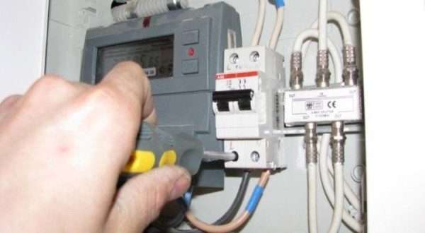ostanovka schetchika elektroenergii s magnitami riski i alternativy