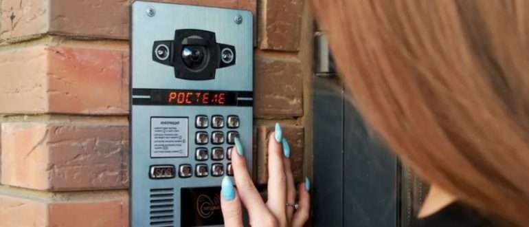 Почему старые домофоны перестали справляться с задачами безопасности