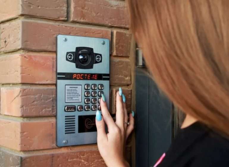 Почему старые домофоны перестали справляться с задачами безопасности 1 Почему старые домофоны перестали справляться с задачами безопасности